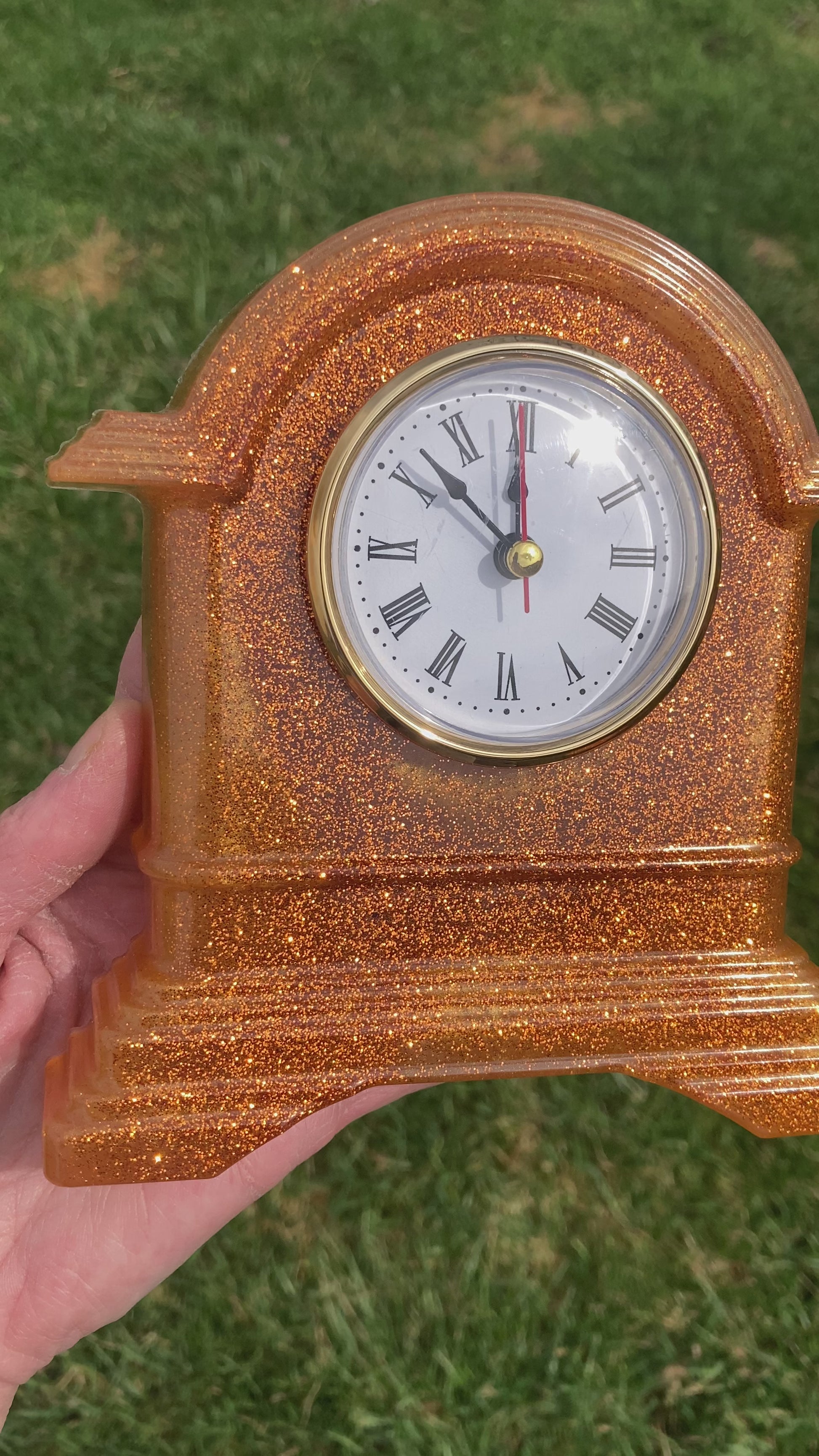 Gold Glitter Resin Desk Clock – Handmade Sparkle Clock with Luxe Finish